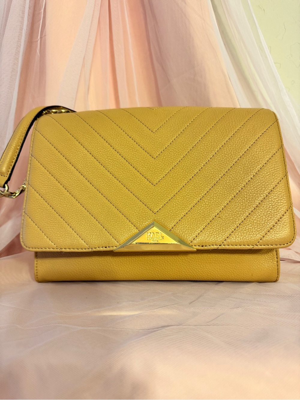 👜[🌸like New]Karl lagerfeld Paris Chevron Quilted leather flap shoulder bag